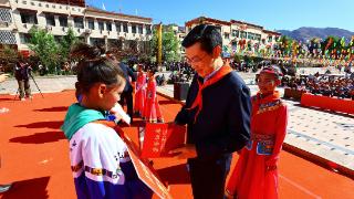 重庆援藏工作队启动“鸿鹄计划” 首批表彰200名师生