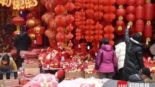 新春探访年货商品集散地 喜庆的市场好热闹 | 图集