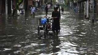 热带气旋“雷马尔”已致印度至少40人死亡