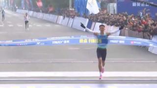 西藏选手扎西次仁打破全国男子半马记录