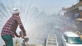 印度首都新德里气温创纪录 达49.9℃