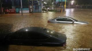 太离谱！韩国暴雨致40人死亡，大邱市长冒雨打高尔夫怒怼记者