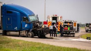加拿大突发！一辆卡车与载有众多老年乘客车辆相撞，至少15人死亡