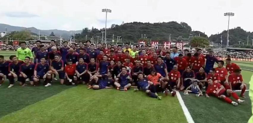 中国香港明星队4-3村超队，赛后获得优胜奖品2个猪脚