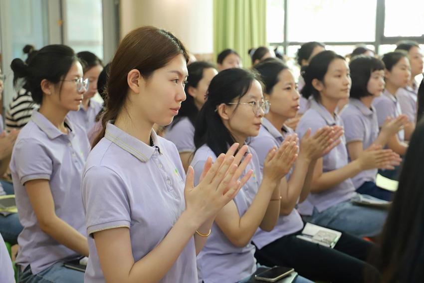 济南市历下区百合幼儿园召开第二届二次教职工代表大会