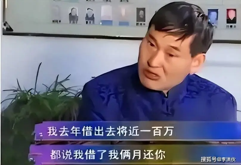 大衣哥请粉丝吃饭，心情大好对瓶吹，善待他人追求梦想，他的成功是必然的