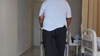 53岁男子走路困难来济求医，“髋关节翻修手术”助其恢复行走