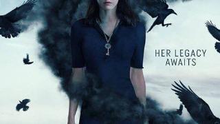 《梅菲尔女巫》发布新海报 女巫和乌鸦一起登场