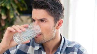 男性如果长期有这4个喝水习惯，可能加重肾脏负担，需要尽早改正