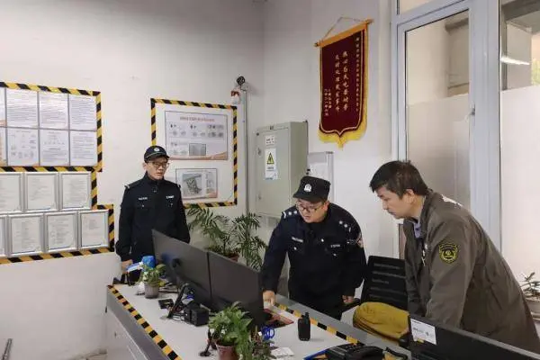 凌晨5点，杭州一男一女出现在地下车库，保安赶去一查……