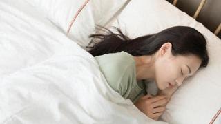 睡眠质量差？睡眠专家揭秘：避免这4种晚餐食物改善睡眠