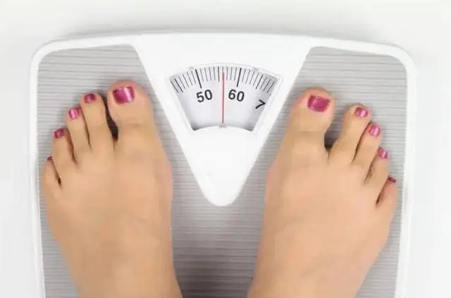 女性身高152—176cm标准体重对照表，若你达标，就用不着减肥