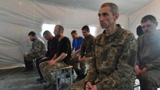 一名被同伴枪击的乌克兰军人活下来并成为俘虏