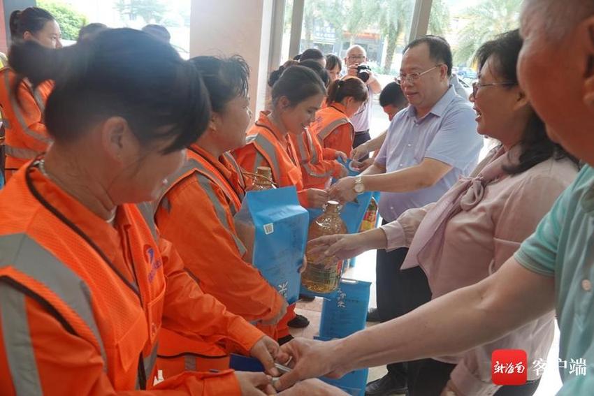 海口市园林环卫部门开展海南省第二十一届环卫工人节慰问活动