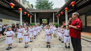 又到一年开学季，小学新生“开笔礼”再现广州越秀