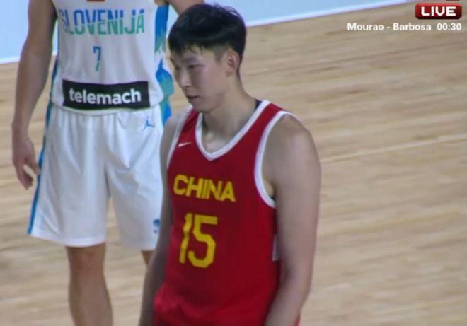 热身赛：中国男篮2分惜败斯洛文尼亚 周琦16+9李凯尔东契奇缺席