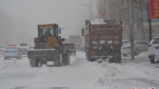 内蒙古开鲁：降雪量36.6毫米 爱心车队“浴”雪救援