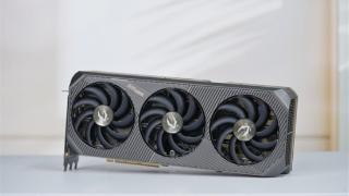 几何秩序美！索泰RTX 5080 16GB SOLID OC显卡图赏