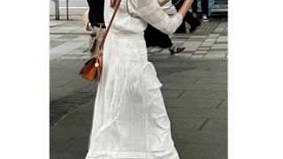 林志玲夫妇东京街头约会，49岁志玲打扮如小仙女