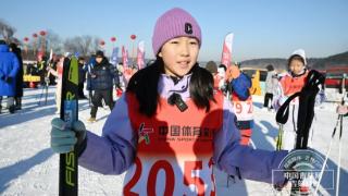 dou来瓦萨国际滑雪节｜小运动员鄂朵朵：来瓦萨，实现我的冰雪梦