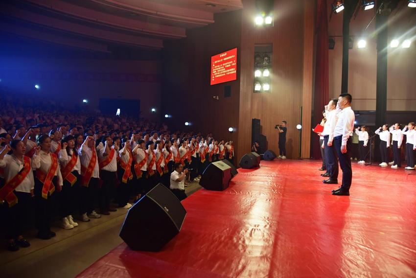 河北青县举行庆祝第39个教师节暨表彰大会