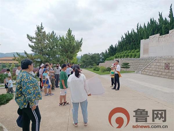 烟台高新区马山街道海越社区开展“忆往昔峥嵘岁月，拓未来不凡征程”红色主题参观活动