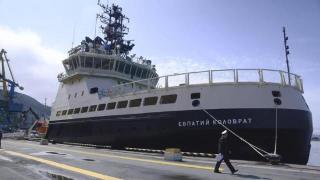 俄最新破冰船“叶夫帕季·科洛夫拉特”号列装太平洋舰队