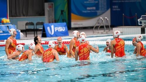 中国队夺冠！中国红飘扬女子水球赛场