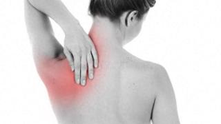 肩颈疼痛怎么办？康复专家教您4个小动作，缓解疼痛，恢复灵活！