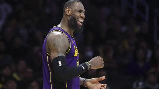 Woj：詹姆斯希望入股赌城潜在新NBA球队 正非常努力运作相关事宜