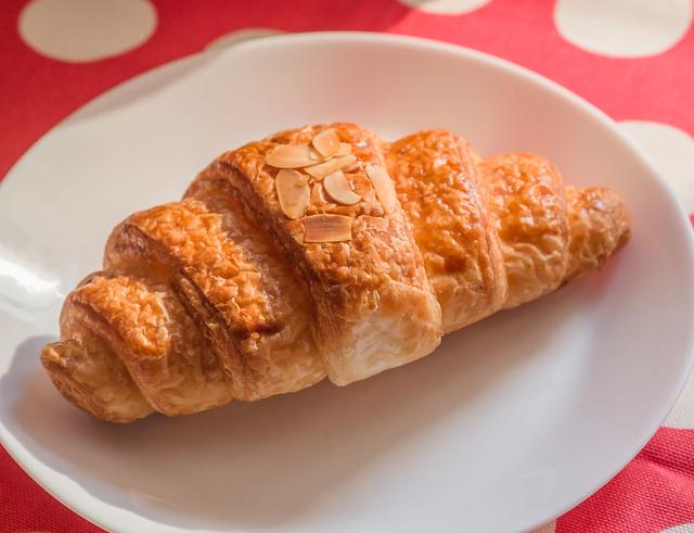 「甜蜜对决」北京黄油与面包：传统糕点VS现代烘焙艺术！