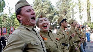 吉尔吉斯斯坦等国举行“不朽军团”游行