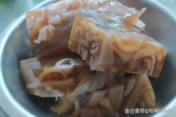 猪皮冻，一道美味营养的传统佳肴，制作简单，成本低廉