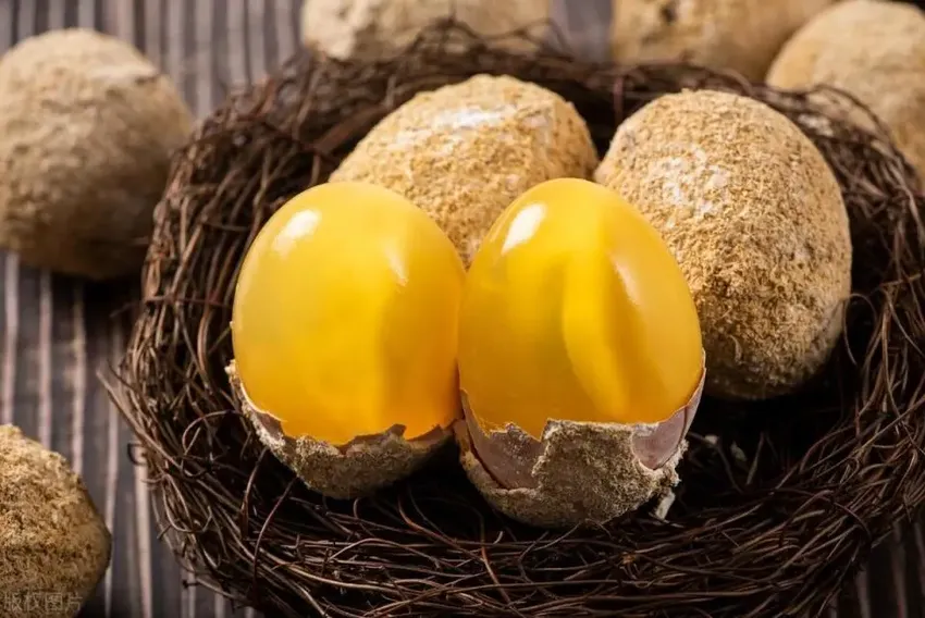 皮蛋保质期限是多久？皮蛋含铅吗？哪些人不宜多吃皮蛋？