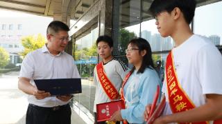 湘西税务：为结对帮扶村青年学子在奋斗前行的道路上点亮航标