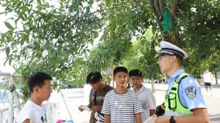 暑假迎来“学车热”惠民交巡警走进驾校“送安全”