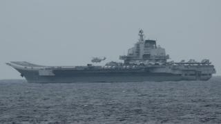 辽宁舰刚返航，解放军“准航母”出海，直升机起降演练渡海作战
