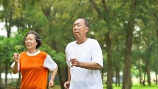 60岁后要醒悟，能活多大岁数不在于运动，在于如下很准的5件事