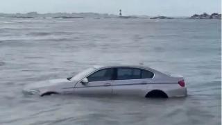 石狮洛伽寺海面上漂着一辆宝马车，幸好…