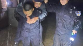 黑龙江东宁：老黑山村进水 民警紧急救助群众