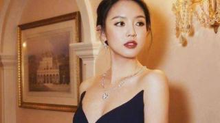 她是中国第一美女，为人低调不嫁豪门，现在35岁依旧年轻貌美