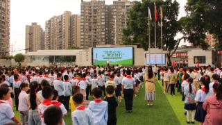 重庆公交小蜜蜂进校园丨西部公交携手九龙小学举行公益活动