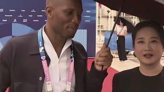 笑不活了，巴黎奥运开幕式德罗巴为贾玲撑伞，我却笑死在评论区里
