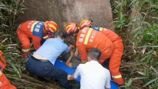 漳州一男子失足坠崖，消防员成功救援！