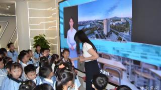 李白“穿越”赋新诗 江汉大学实验小学解锁AI新体验