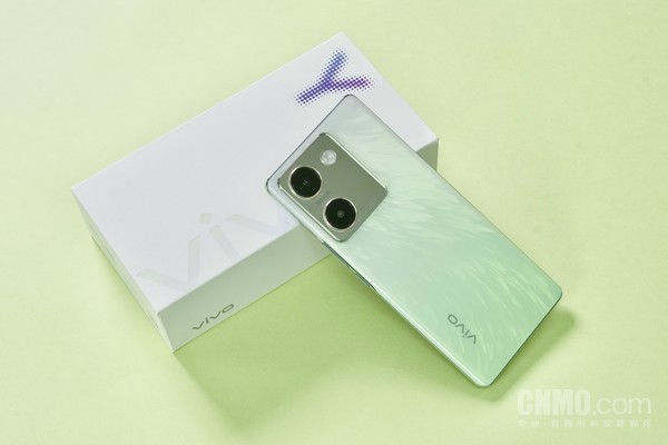 vivo Y100评测：一部超越预期 颜值充满惊喜的千元机