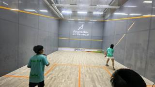 重庆市第七届运动会壁球比赛举行，壁球为何受年轻群体青睐？