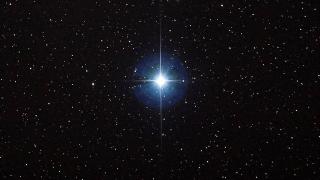 北极星是什么样的恒星？北极星轮流当，现任北极星有5万个太阳大