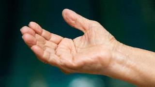 人活多久看手掌就能知？医生：长寿的人，手掌或有这3个特征