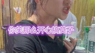 女子失恋找朋友诉苦，闺蜜笑着安慰：作为闺蜜，我也很痛心